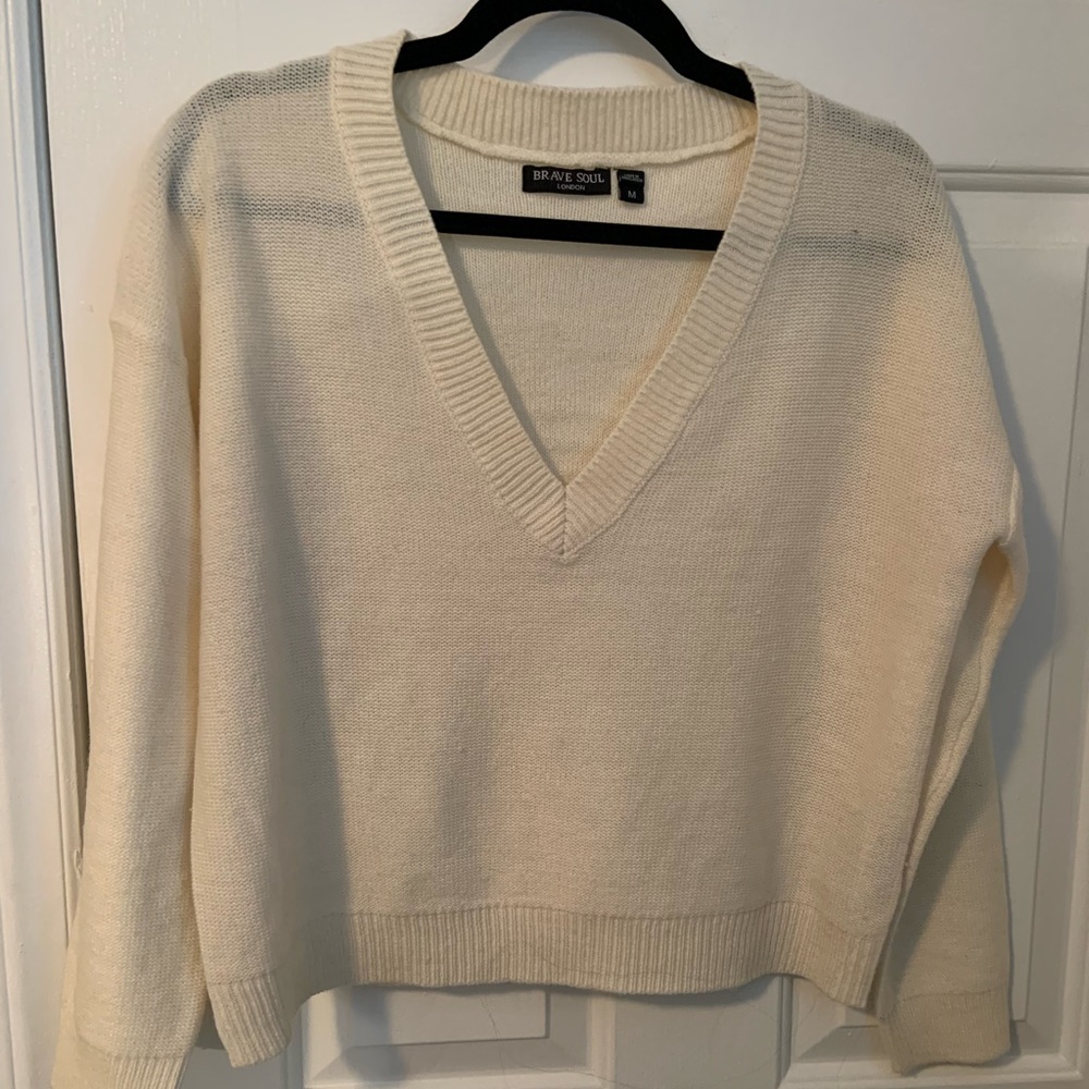 Cropped v-neck cream sweater
